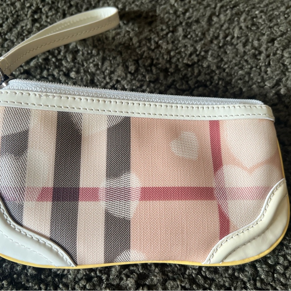 Burberry Heart Charm Wristlet in Cream heart pattern - Picture 5 of 9
